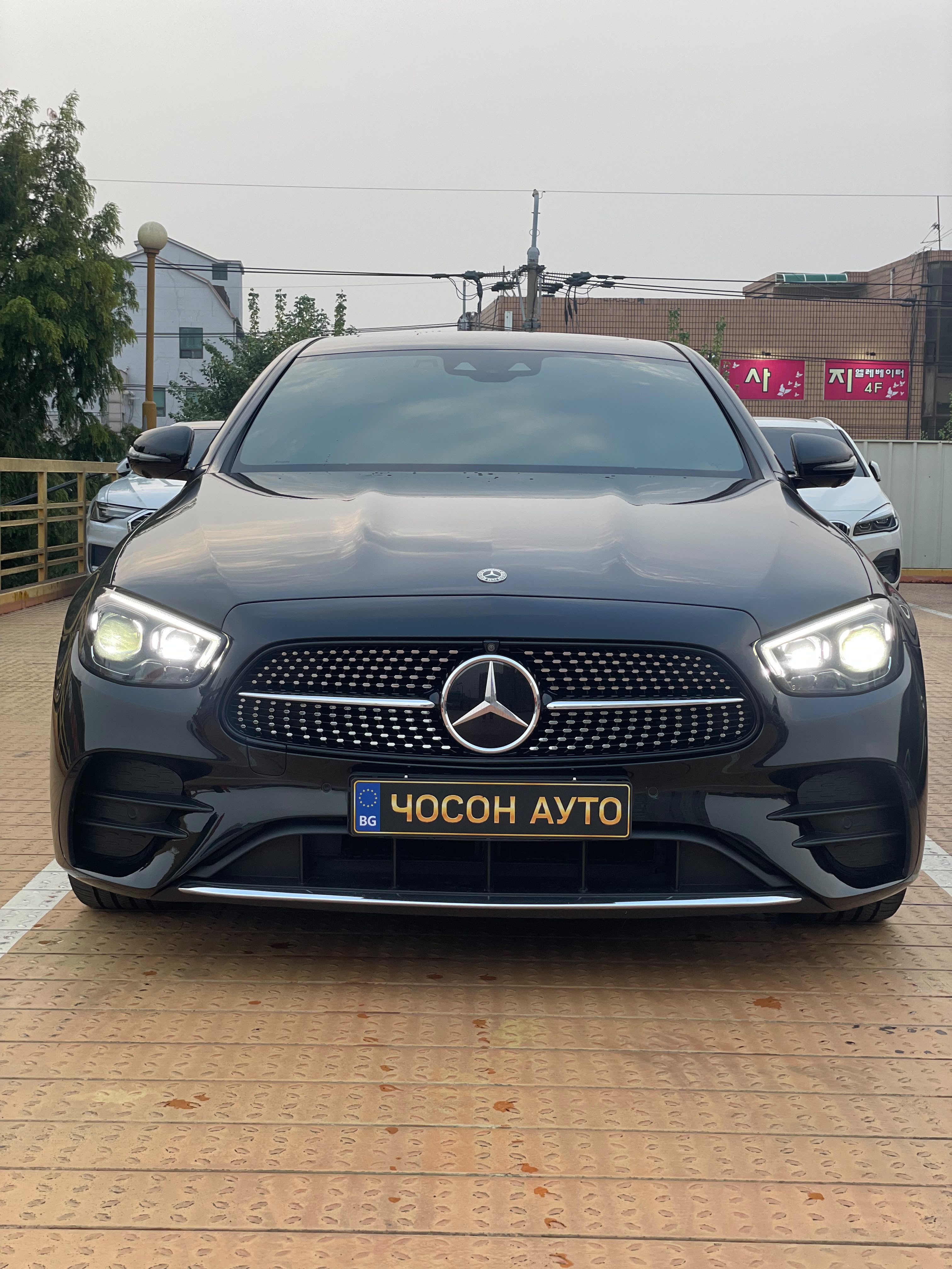 Mercedes-Benz E-Class 2